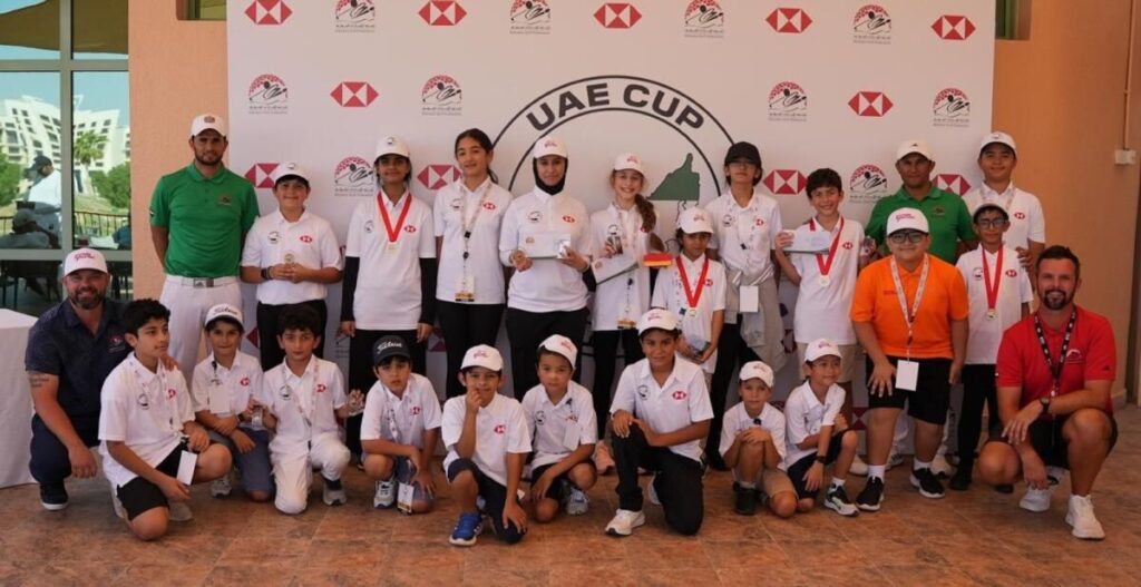 Junior Par 3 yarışmasında yarışan Geleceğin Şahinlerinin grup fotoğrafı - sağlanan fotoğraf