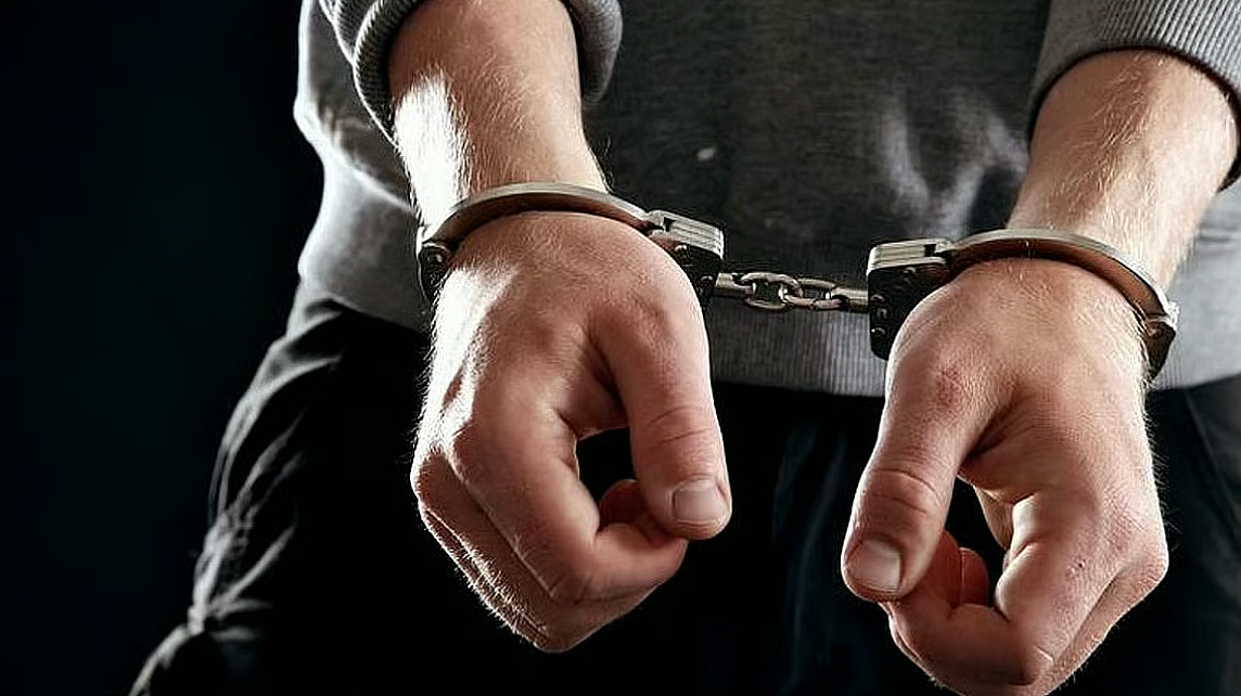 Dubai: Adam Hapse Atıldı, Bir Villadan 18 Klima Çaldığı için 130.000 Dh'ye Para Cezası Verildi