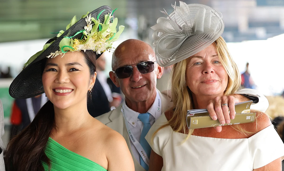 Ünlü Tasarımcılar Meydan Hipodromu Sergisinde Birbirinden Özel Şapkalar Sunuyor